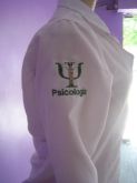 Jaleco com Bordado personalizado (nome, Função e Logo).